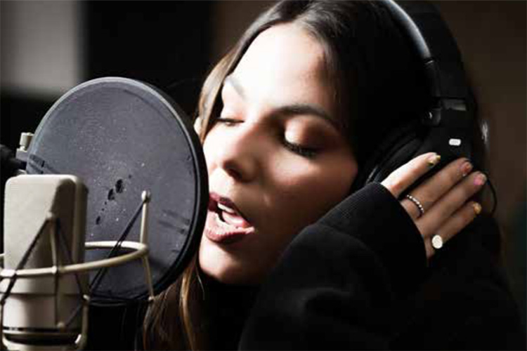 “Aprendí antes a cantar que a hablar”