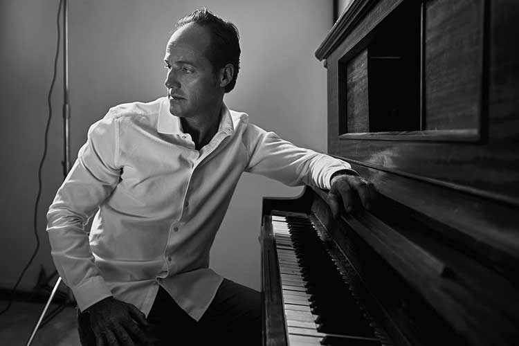 Carlos Hof publica “Vulnerabilis”, mezcla entre clásico y contemporáneo