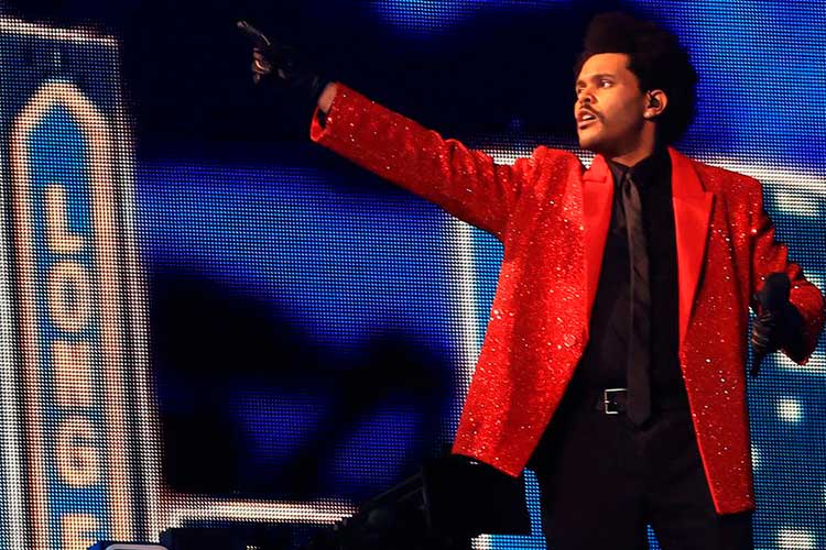 The Weeknd llena el escenario de la Super Bowl con su macroespectáculo