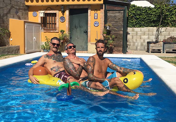 "Out The Door" avanza la vuelta de The Mexican Sugar Skulls