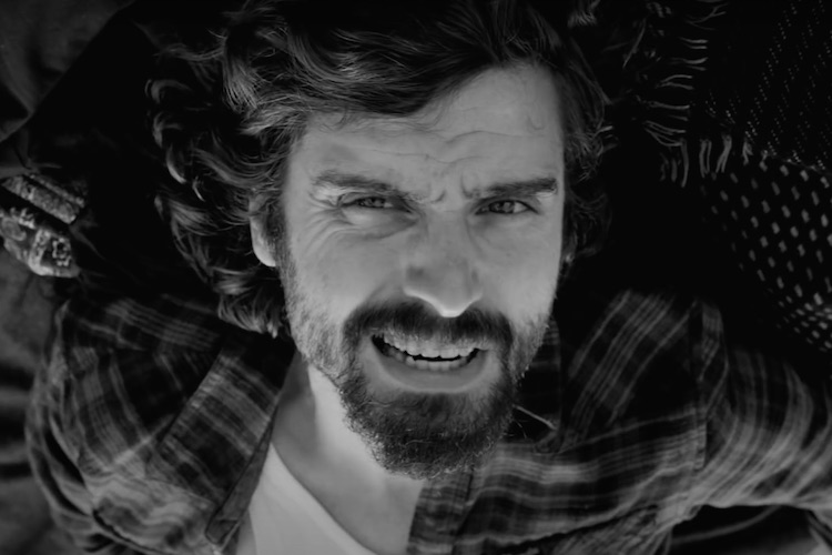 "El Conjuro" es la nueva colaboración entre Tu Otra Bonita y Muerdo