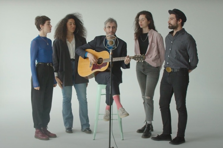 "La espina de la flor en tu costado" de Xoel López, ahora en videoclip