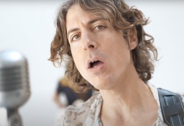 Yorch se rodea de amigos para lanzar "Interior Exterior"