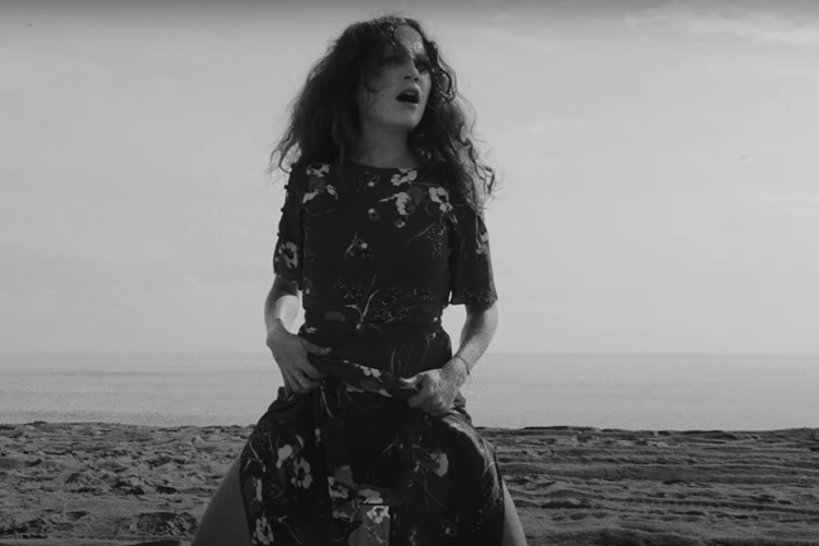Natalia Lafourcade lanza su versión del clásico "Alfonsina y El Mar"
