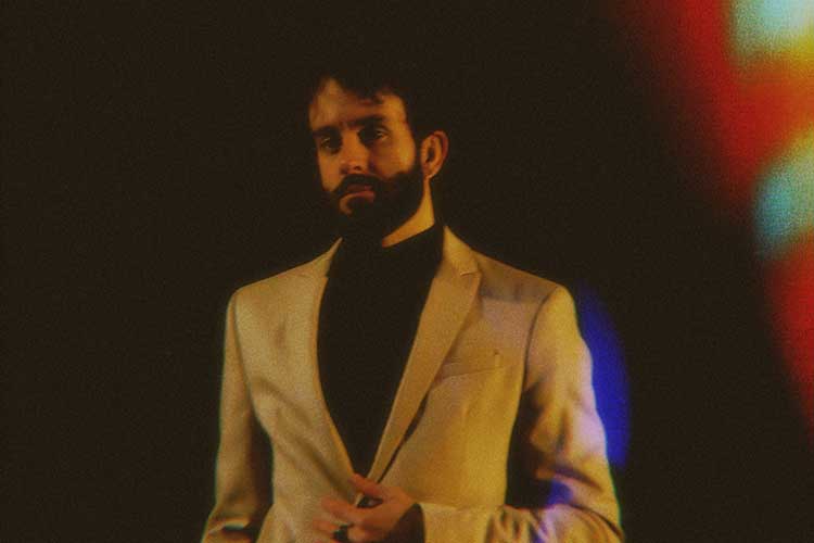 “Admiro a la gente que hace música electrónica con un portátil, pero yo nunca podría”