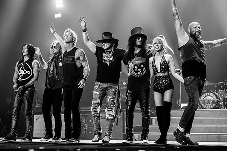 Guns N'Roses aplazan su gira europea, con cita en Sevilla, al próximo año