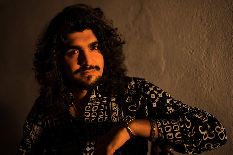 Israel Fernández actuará mañana gratis en Las 3000 viviendas de Sevilla