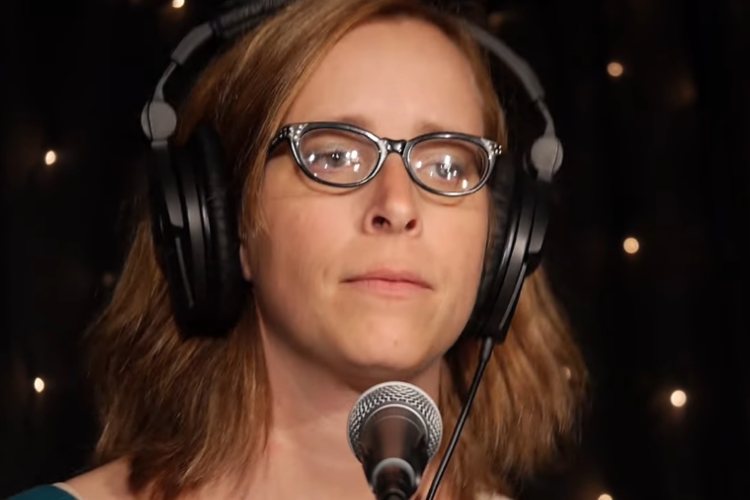 Laura Veirs estrena su single "The Panther" en dos versiones distintas