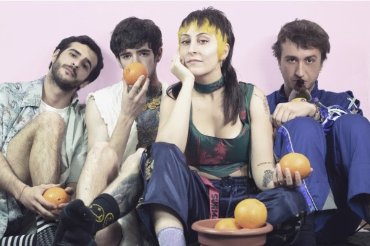 Niña Polaca rinden su particular homenaje a "Joaquin Phoenix"