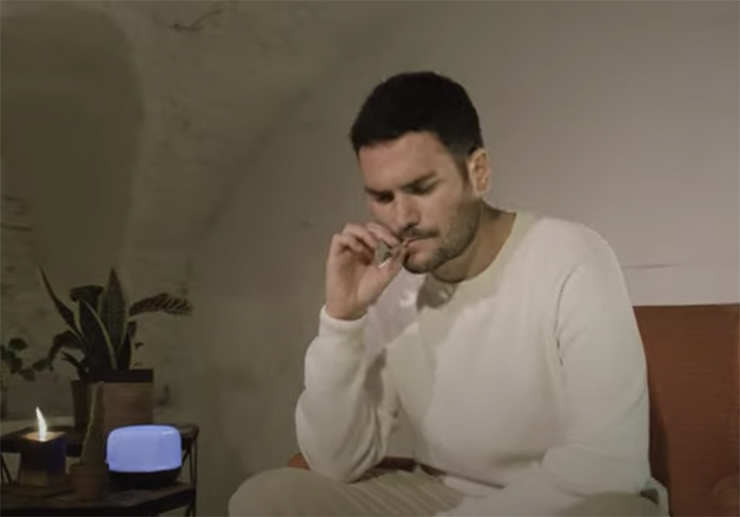 "Un silencio muy" de Papaya Club