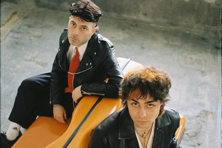 Nueve Desconocidos y El Último Vecino publican un single conjunto