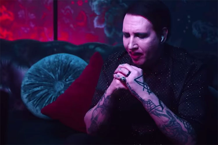 Marilyn Manson sentenciado por escupir a una videógrafa