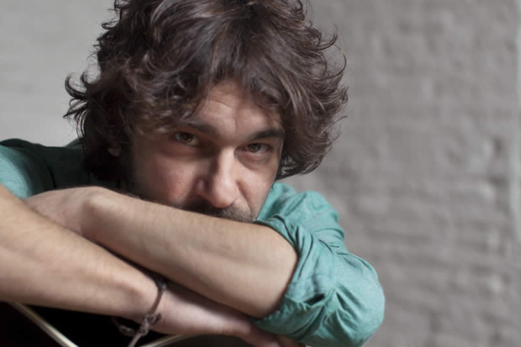 Quique González anuncia "Puede que me mueva", el primer single de su nuevo disco