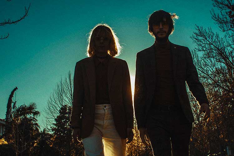 Rufus T. Firefly crean su propia "Torre de marfil" en su regreso