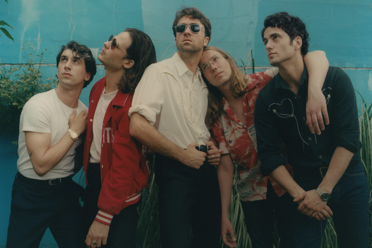 The Vaccines vuelven con optimismo y energía en "Headphones Baby"