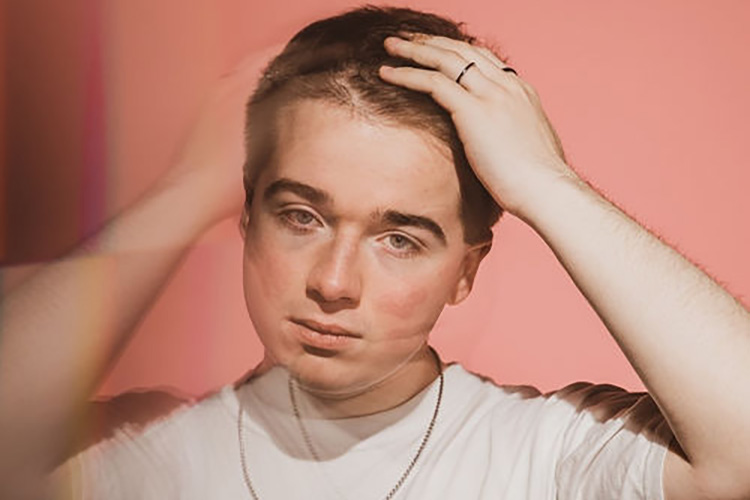 "Más de la mitad del proyecto lo grabé y lo produje en el sótano de mis padres"