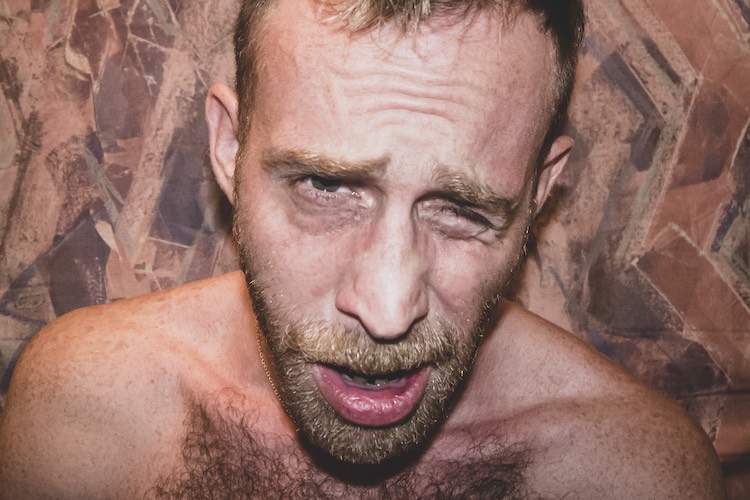 Zorra (Joaco de Mueveloreina) presenta un nuevo single, "Mátame"