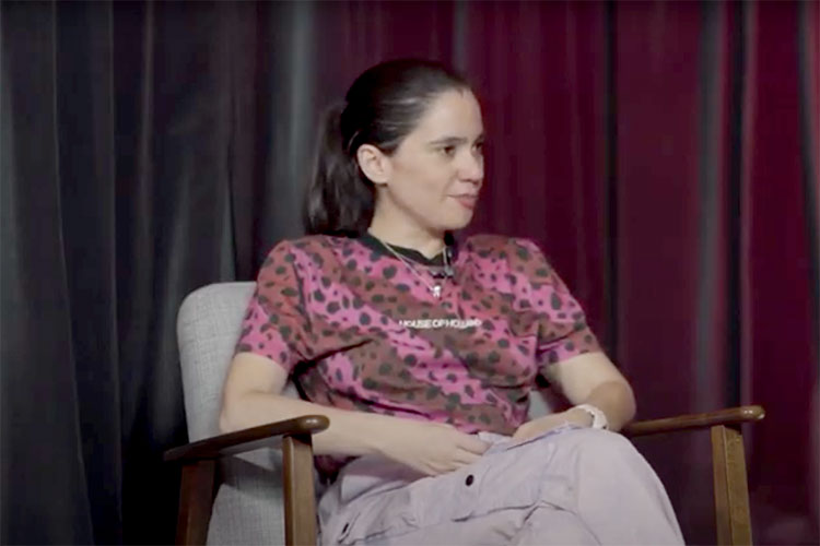 Javiera Mena presenta "I. Entusiasmo" en nuestro videopodcast Flashes