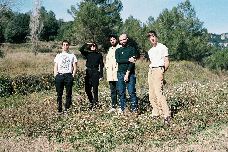 Junco y Mimbre estrenan con nosotros el clip de su nuevo sencillo "Mirall"