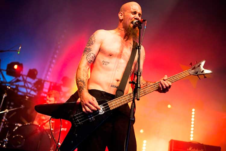 Nick Oliveri tiene ya listo el séptimo disco de la serie “N.O. Hits At All”