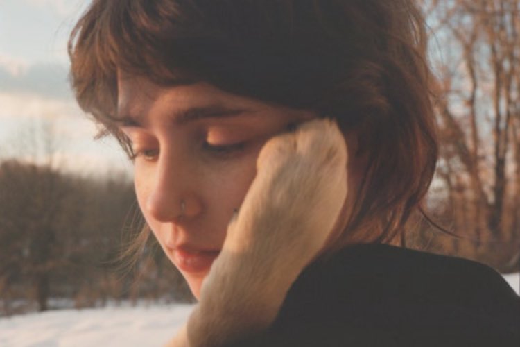 Clairo comparte el single "Blouse", con colaboración de Lorde