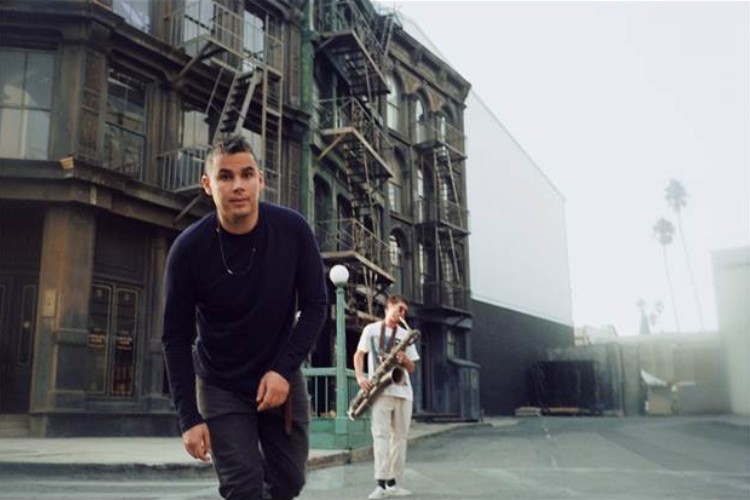 Rostam comparte versiones de The Clash y Lucinda Williams
