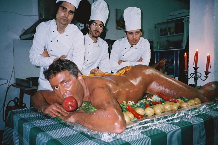 Mainline Magic Orchestra, baile, locura e ironía en "Xumba Xumba"