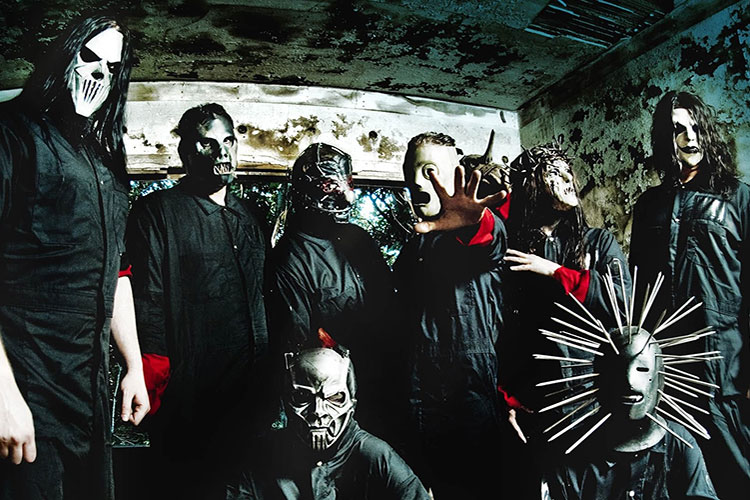 Slipknot interrumpen un concierto por una hoguera del público