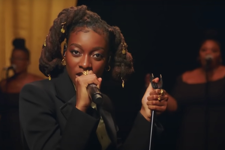 Little Simz debuta con “Woman" en el late show de Jimmy Fallon