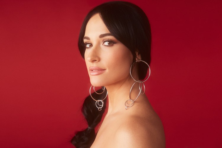 Kacey Musgraves confirma nuevo álbum y película "Star-Crossed"