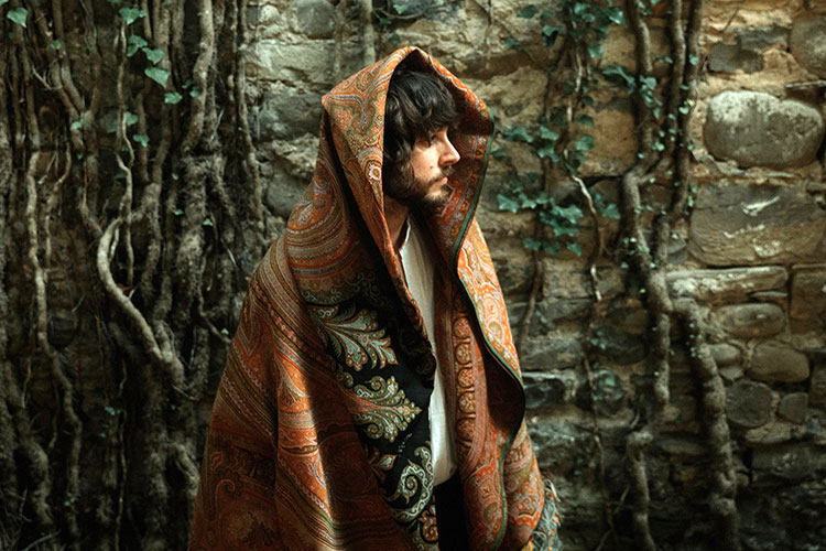 Idoipe explora sus raíces en el videoclip de "El jilguerillo”