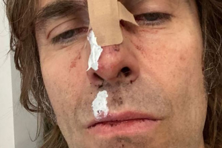 Liam Gallagher se supera a si mismo al caer desde un helicóptero