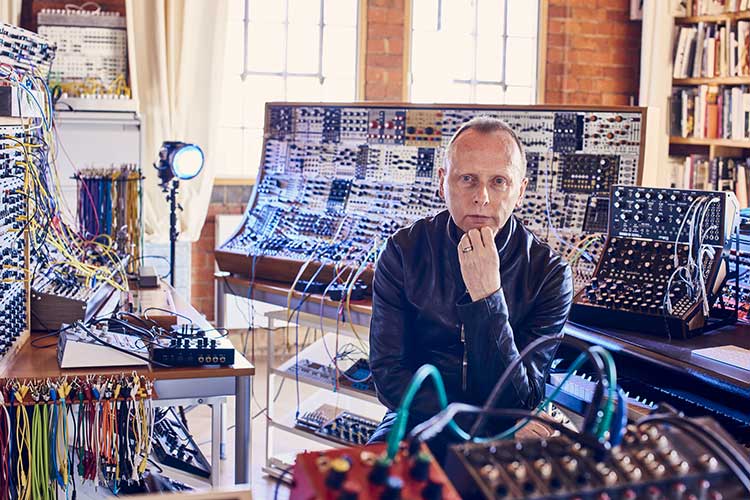 La electrónica musical y visual vuelve a Madrid con L.E.V. Matadero