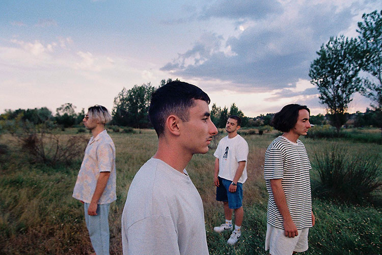 Estreno: los madrileños Tu Suerte vuelven a combinar indie y autotune en "Hola"