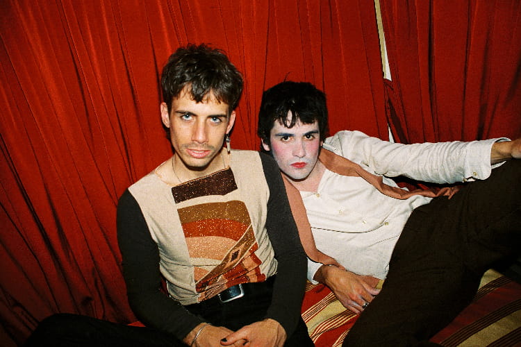 Family Time vuelven con "New Positions" tras su debut en 2019