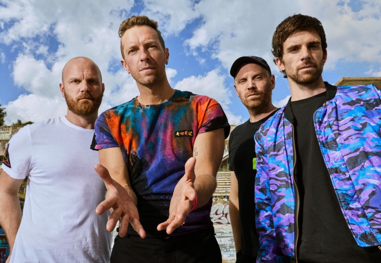 Coldplay se defienden de las críticas por trabajar con una petrolera