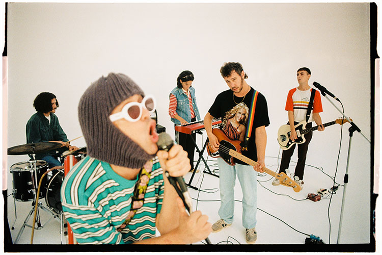 The Parrots comparten el videoclip de "Amigos"