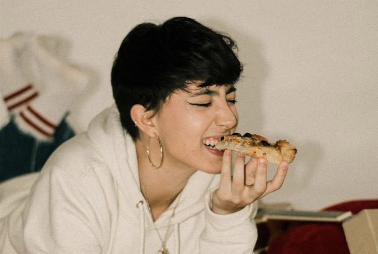 Estreno: Gala Nell presenta “Pizza”, el primer  sencillo de su EP de debut