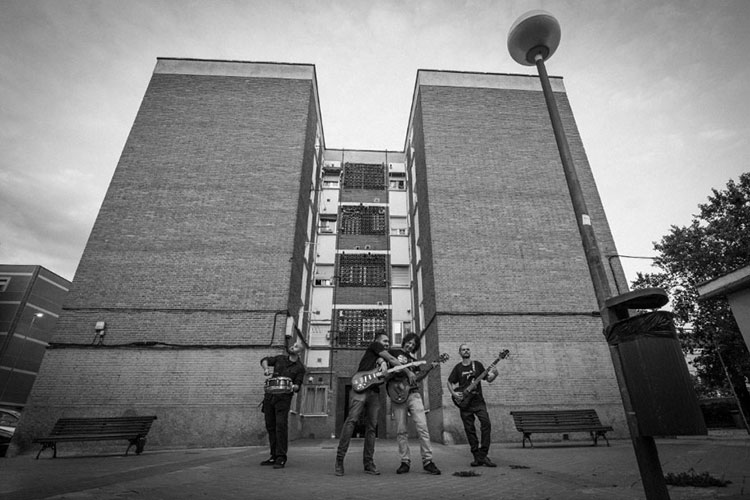 “Ahora estamos tod@s igual de lejos”: el nuevo disco de Palabras Necias