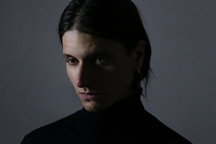 Estreno: Alex Aller nos presenta el vídeo de “As Fast As You Can”