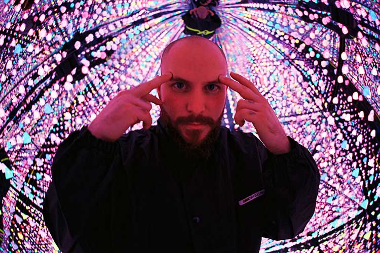 Senyor Oca presenta “Caminar lent”, el último avance de su nuevo disco