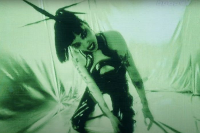 Alice Glass mantiene la contundencia en su nuevo “Mercy Kill”