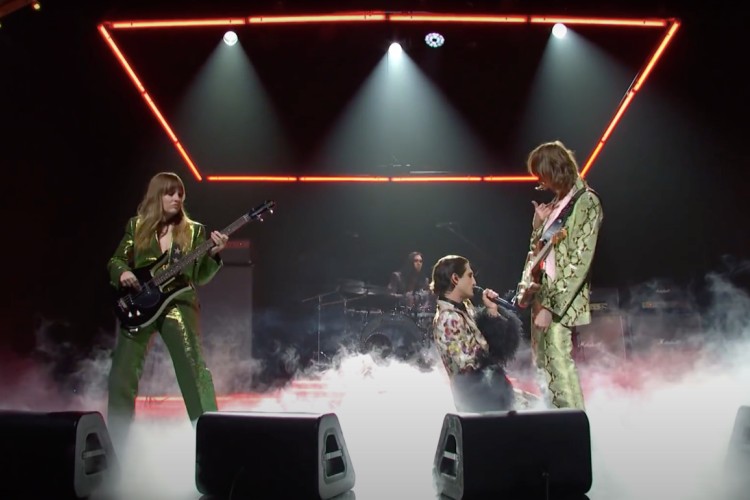 Måneskin interpretan “Beggin” y “I Wanna Be Your Slave” en SNL