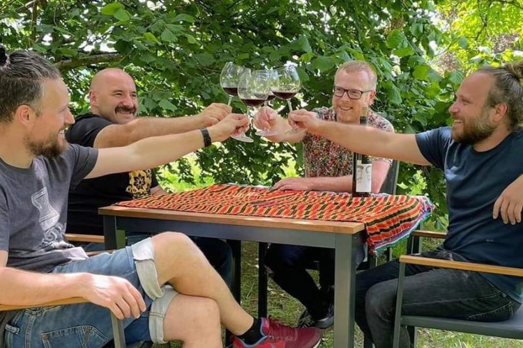 “Guk musika kontzertuetan entzuten dugu”