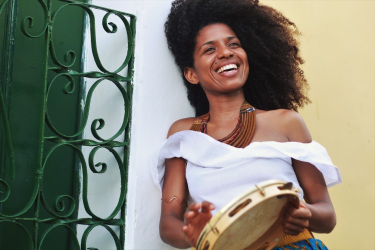 Mirla Riomar presenta “Afrobrasileira”, su álbum debut