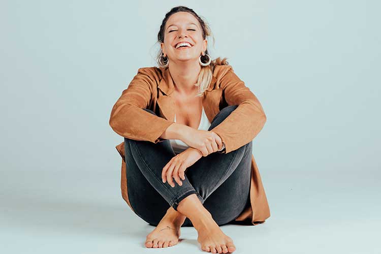 Estrenamos “Algo torpe”, nuevo videoclip de Mabel Flores