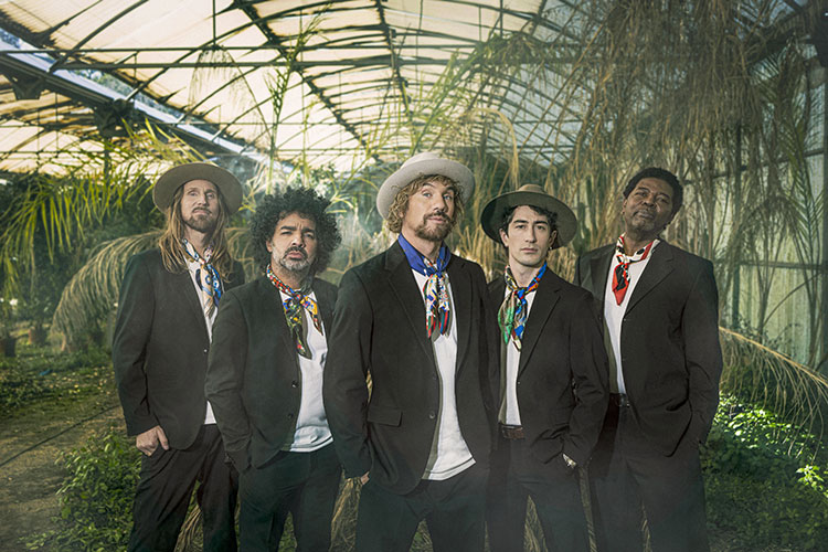 Macaco y Leiva juntos por primera vez en el single “Quiéreme bien”