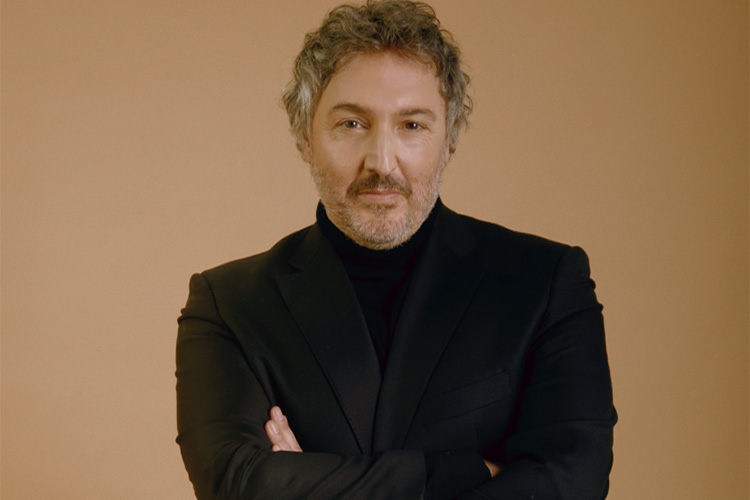 Charlamos con Carlos Zanón con motivo de su nueva novela “Love Song”