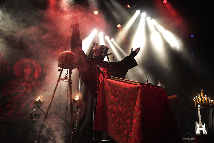 La ceremonia black metal de Batushka en gira por España