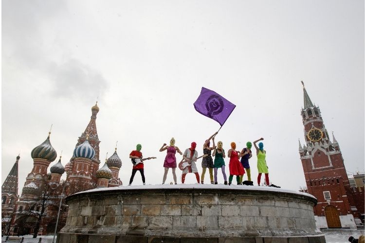 El colectivo Pussy Riot vuelve a España con su punk feminista